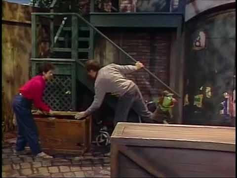 Classic Sesame Street: Sherlock Hemlock Hears a Mysterious Noise (1989)