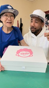 20K views · 1.4K reactions | 3 loaf gift box w/ nationwide shipping included Text 832 888 7859 to order | Yong's Bakery | Facebook