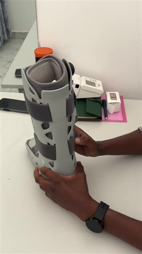 If you’ve been prescribed an Aircast Walking Boot, or seen a friend using one, here’s what you need to know. Michael Churchill, our physiotherapist, breaks it down for you. Take the right steps toward recovery - book your appointment today.