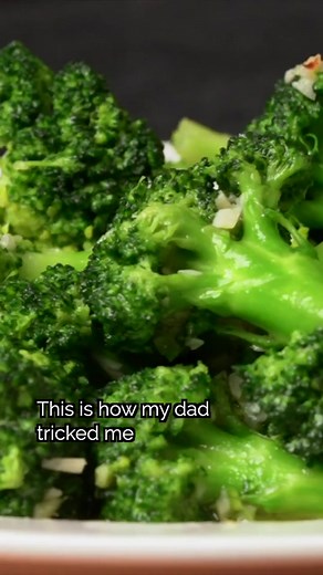 We’ll show you how to make Stir-Fried Broccoli with Garlic, plus restaurant secrets to develop the perfect crunch paired with a juicy, savory sauce 😋