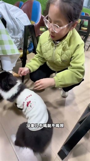 Sister's Sneaky Move: Stealing Chicken Leg for Lunch, Watch Yumi's Reaction