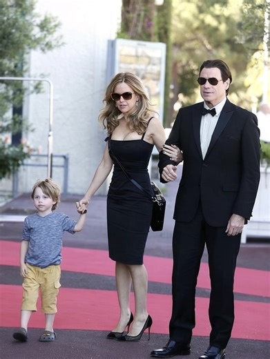 “He looks just like his mom.” John Travolta’s son Benjamin just turned 14, and fans can’t believe the striking resemblance to Kelly Preston 😢❤️ See his latest birthday photos in the comments👇🎂 | Women's logic