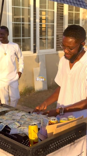 Dee Jay Splash and money be 5 & 6 😆 I never see DJ wey love money like this before… see the way he dey laugh self! 💰😂 But make I no talk plenty — I get one story about what happened for the wedding… the man dey chop correct love low key hmm 😅 #desmondwedstheodorah | Nash Bliss Gh