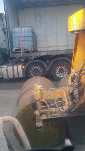 Loading up our Big Roll 🌱👏 #turf #turftok #turfgrass #turftiktok #loading #forklift #satisfying #timelapse #golf #tillersturf #grass