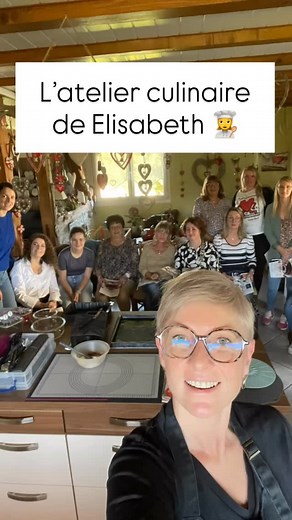 Un atelier culinaire à au moins 8 mains chez @bury_elisabeth sur le thème « Fêtes de fin d’année » 🎄🎅 bien sûr 😉 Un grand MERCI pour votre accueil 😊 MERCI à ma photographe juste au top 👌 MERCI à vous les filles pour votre participation active 👩‍🍳 MERCI à vous toutes pour ce très bon moment partagé 🥰 Et toi 🫵 qu’attends-tu pour programmer ton Atelier Culinaire❓ #recettes #decouvrir #apprendre #participer #tester #partager #convivialité #bonnehumeur #seregaler #cadeaux #Canofea #machineac