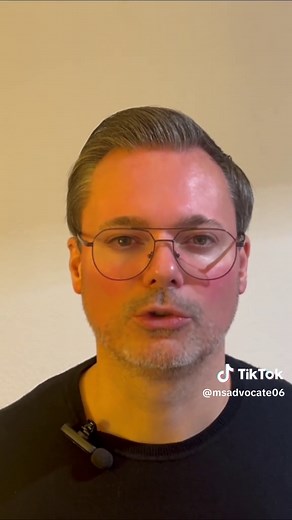 Kannst du als Drittstaatsangehöriger mit einem EU-Aufenthaltstitel in Deutschland arbeiten? In diesem Video erkläre ich ob das rechtlich möglich ist. Du erfährst, welche Unterschiede es zwischen Daueraufenthalt-EU und einem normalen, befristeten Aufenthaltstitel gibt und welche Schritte du in Deutschland konkret gehen musst. ​ Arbeiten mit Daueraufenthalt-EU Wenn du in einem anderen EU-Staat einen Daueraufenthalt-EU hast, genießt du besondere Mobilitätsrechte innerhalb der EU. Du kannst nach Deu