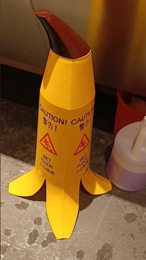 (Caution: Slippery Floor) Sign