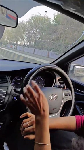 free hand driving skill#ytshorts#cardriving#travel#passion #girlpower#girldriver#hyundai #carshorts