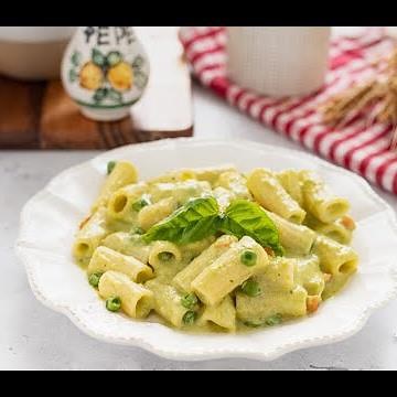Pasta con crema di ricotta e piselli