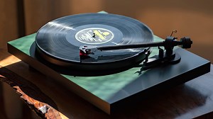 Test Pro-Ject Debut Evo Carbon: Der beste Plattenspieler fürs Geld