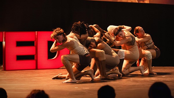 A dance that turns like a machine