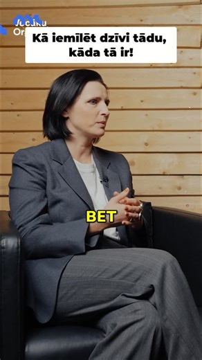 Latvijas Vecāku organizācija on Instagram: "Kā iemīlēt dzīvi tādu, kāda tā ir Mēs Lindu Lorbergu @linda.lorberga pazīstam kā talantīgu kāzu fotogrāfi, kuras konts ir pilns mīlestības un estētikas. Taču kādā brīdī viņas profilā parādījās papildinājums – "solo mamma". Vecāku organizācijas raidījuma sarunā ar Ingu Akmentiņu-Smildziņu Linda atklāti stāsta par to, kas slēpjas aiz skaistajām bildēm: par izdegšanu, šķiršanos, "ne-seksīgo" disciplīnu, kas palīdzēja sakārtot dzīvi, un savas sapņu mājas b