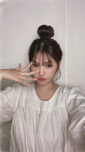 krista on Instagram: "quick tutorial ✌🏻 . . . #hairbun #hairbunstyle #fyp #foryoupage"