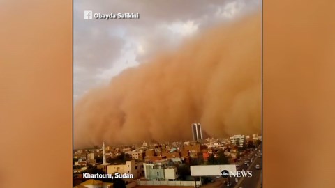 Dust storm rolls into Sudan