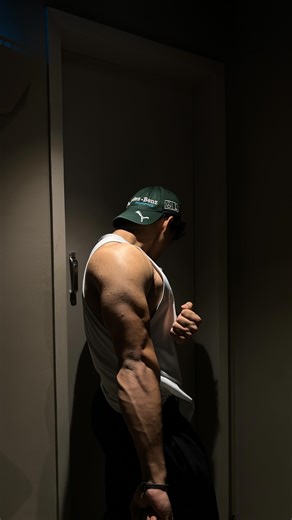 AYUSH NEGI | Aesi hu mai 😋🫶🏻✨ . . . Follow for more - @ayuu.inmotion . . . #explore #explorepage #trend #trending #trendingreels #gymmotivation #gym... | Instagram