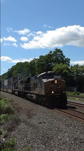 SD70Mac Trails on CSX Intermodal