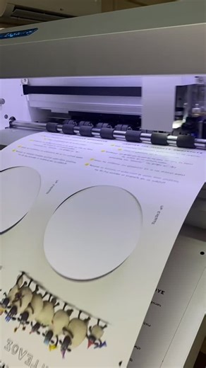 Fast Copy | Ψηφιακή εκτύπωση ,κοπή ( die cut) χαρτιού 350gsm και χάραξη (kiss cut ) αυτοκόλλητου με εξοπλισμό από την @arvanitishop @up.events και... | Instagram