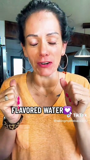 GREEN APPLE MERMAID WATER💚 #water #healthyrecipes #drink #drinkwater #weightloss #flavoredwater #skinnysyrup #vsg #gastricsleeve #goals #motivation #healthyliving #sugarfree #fitness #fit #stayhydrated #wls #mermaid