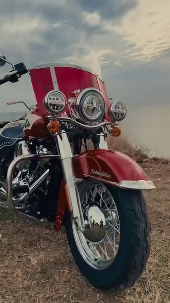 7.7K views · 245 reactions | アイコンコレクションの最新作、2024年「ハイドラグライド リバイバル」は、1956年FLHパンヘッドのカスタムを現代的に再現しています https://bit.ly/3VOB8ip https://bit.ly/3vCFONH | Harley-Davidson Japan / ハーレーダビッドソン ジャパン | Facebook