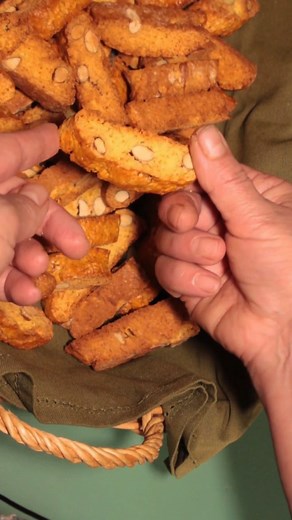 3.4K views · 121 reactions | Cantucci fatti in casa, i famosi...