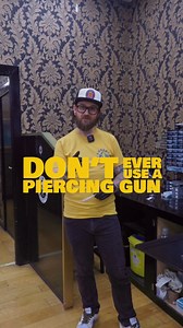 Don’t 𝐄𝐕𝐄𝐑 use a piercing gun… Here’s why 🤯 Piercing guns force a blunt stud through your skin, ripping and crushing the tissue instead of making a clean hole. This causes way more trauma, swelling, and painful healing compared to a professional needle piercing. Plus, most guns can’t even be properly sterilized — they’re plastic, which means they trap bacteria. Every time that gun touches your skin, you’re risking serious infection. Guns are clumsy, imprecise, and especially dangerous for c
