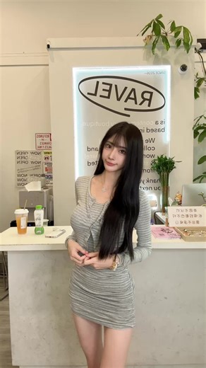 翻遍了相册，这组图必须拥有姓名！ 选封面选到眼花 但这组图真的舍不得删！ 氛围感拿捏了，姐妹们快来抄作业！ #轻熟风穿搭 #高级感搭配 #ootd每日穿搭 #简约风穿搭 #气质女神