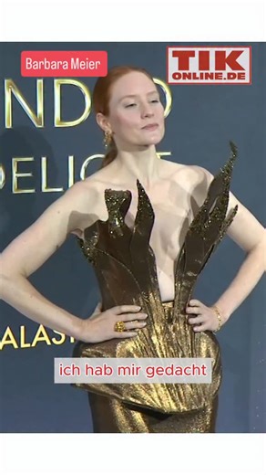 Barbara Meier @barbarameier mit wenig Makeup und wenig Kleid! Das Topmodel war ein absoluter Hingucker bei der Premiere der neuen Show blinded by delight im Berliner Friedrichstadtpalast. #barbarameier #gntm #topmodel #friedrichstadtpalast #friedrichstadtpalastberlin #kleid #couture #fashion #zitate #zitatezumnachdenken #redcarpet #prominews #starnews | TIKonline.de