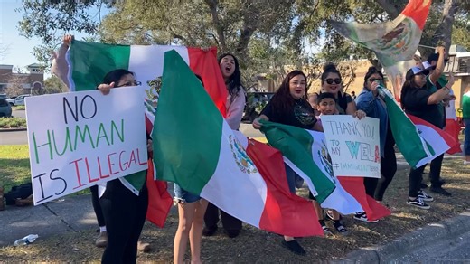 'We're not criminals': Hundreds support immigrants at DeLand protest