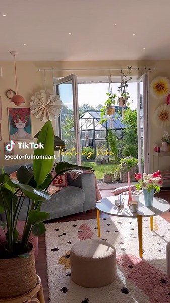 Colorful Decoration Ideas for a Vibrant Living Room