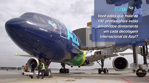 Nossos tripulantes estão sempre prontos para fazer sua Experiência Azul nos voos internacionais ainda melhor! ✈ | Azul Linhas Aéreas Brasileiras