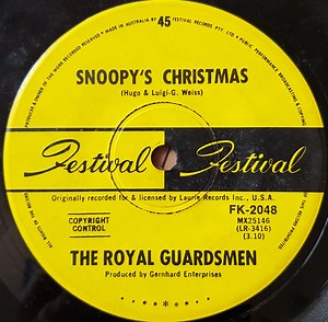 The Royal Guardsmen - Snoopy's Christmas / It Kinda Looks Like Christmas