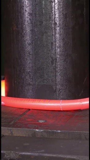 1000°C Red-Hot Steel Chain Link vs Hydraulic Press | Extreme Crush 🔥