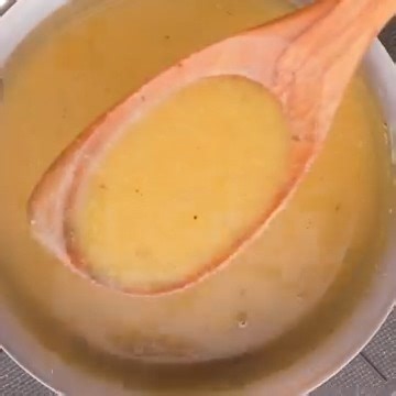 Ditch the packet and make your own Quick & Easy Vegan Gravy! ✅ RECIPE: https://avirtualvegan.com/quick-easy-vegan-gravy/ | A Virtual Vegan