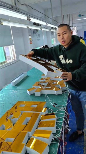 Ds AbyssMirror Sign on Instagram: "The most popular advertising signboard technology now #foryoupage #fyp #signature #store #Lights #design #lighting #ledlights #led"