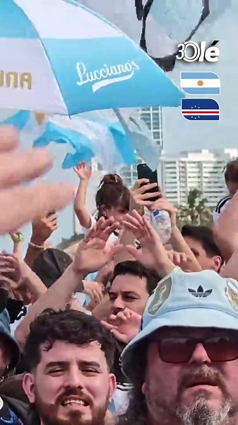 BANDERAZO EN LA PREVIA AL PARTIDO DE LA SELECCIÓN CON CABO VERDE 🇦🇷🇨🇻 Así se vivió en Miami el agite argentino 📌 📽️ Nicolás Berardo - enviado especial Olé