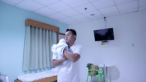 Struggle is real! Hindi na ko marunong bumuhat ng baby. Natakot ako kasi hindi gumagalaw si baby.. Oh no oh noo.. #MightyMykeVlogs | MightyMyke