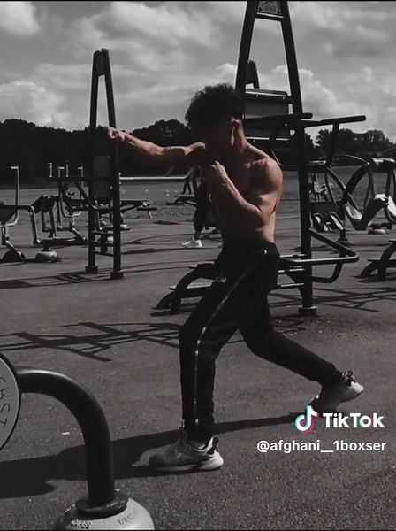 MMA Fighter vs Boxer: A Competitive Analysis