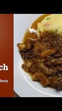 Vepřové kotlety na houbách se šťouchanými brambory