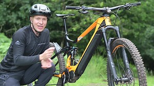 Our ENERGY GUARD protects the internal battery on our e-bikes from trail and road debris as well as from moisture that gets thrown up from the road or trail. To make it as effective as possible, it is crucial that the ENERGY GUARD is fitted correctly. Here a few simple steps to ensure that your guard is fitted as intended. MERIDA. MORE BIKE. | MERIDA BIKES