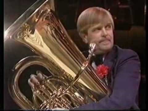 Parc and Dare Band plays Tuba Smarties