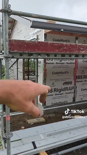 chipping away at it like woody the woodpecker 🤣 #makita #teach #tauranga #carpenter #build #cladding