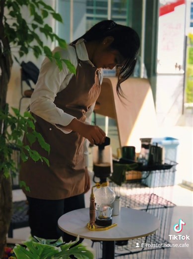 A Beauty of Science and a moment to relax. Syphon Brewing. #fyp #asmr #syphon #cafe