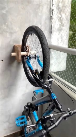 1.1M views · 10K reactions | Convierte un rincón vacío en un espacio funcional con este soporte de bicicleta hecho en madera ✨. Aprende paso a paso cómo hacerlo tú mismo con herramientas básicas. ¡Guarda este reel y demuestra que la carpintería es más fácil de lo que imaginas!  #HágaloEnCasa | Hagalo en Casa | Facebook