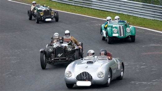 Des voitures anciennes poussées à l’extrême sur le Nürburgring