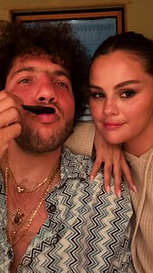 264K views · 6.2K reactions | Selena Gomez y Benny Blanco decidieron recrear su primera cita cocinando exactamente lo que comieron ese día ❤️[: itsbennyblanco] | E! Online | Facebook