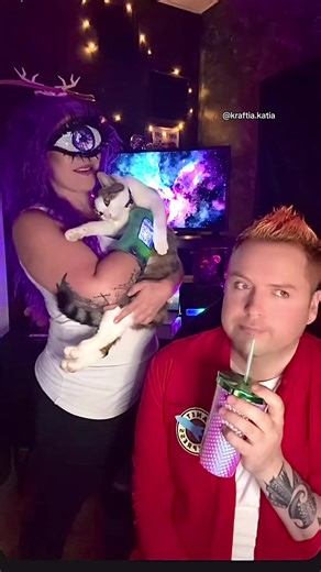 Futurama Cosplay: Leela and Fry Adventure in Space