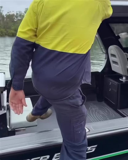 Reefrunner Boats on Instagram: "Mick gives us a run-through on ‘Reel Desire’ — built with all the features you need for serious fishing and comfort on the water. This rig’s ready to chase the bite in style! - 7 metre 2.5 beam - Twin F150 Yamaha - 600L fuel capacity - Bait tank deck wash - 120L fresh water tank - Paired 84 16 Garmins - 1kw thru-hull - Electronic steering - Premium Relaxn seats - Bunks and storage - 2000 watt inverter - Starlink on roof 📞 0419 675 732 🌐 www.reefrunnerboats.com.a