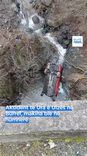 Aksident te Ura e Ulzës në Burrel, makina bie në humnerë Një automjet ka rënë pranë Urës së Ulzës, në zonën e Burrelit. Nuk raportohet për persona të lënduar. Në vendngjarje kanë mbërritur forcat e policisë të cilat kanë kryer veprimet e para dhe po punojnë për zbardhjen e plotë të shkaqeve të aksidentit. | Euronews Albania