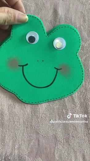 O passo de como fazer um sapo 🐸 #educadora #educadorainfantil #professoranotiktok #chocalho