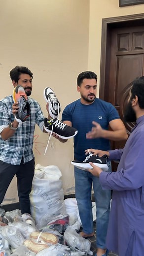 1000 rupees sale Address: Asad paratha wala shop - 9 number chowk - Multan #shoes #nike #sale #aqibhussainvlogs #uae @asadparathawala @fahadparathawala | Aqib Hussain vlogs